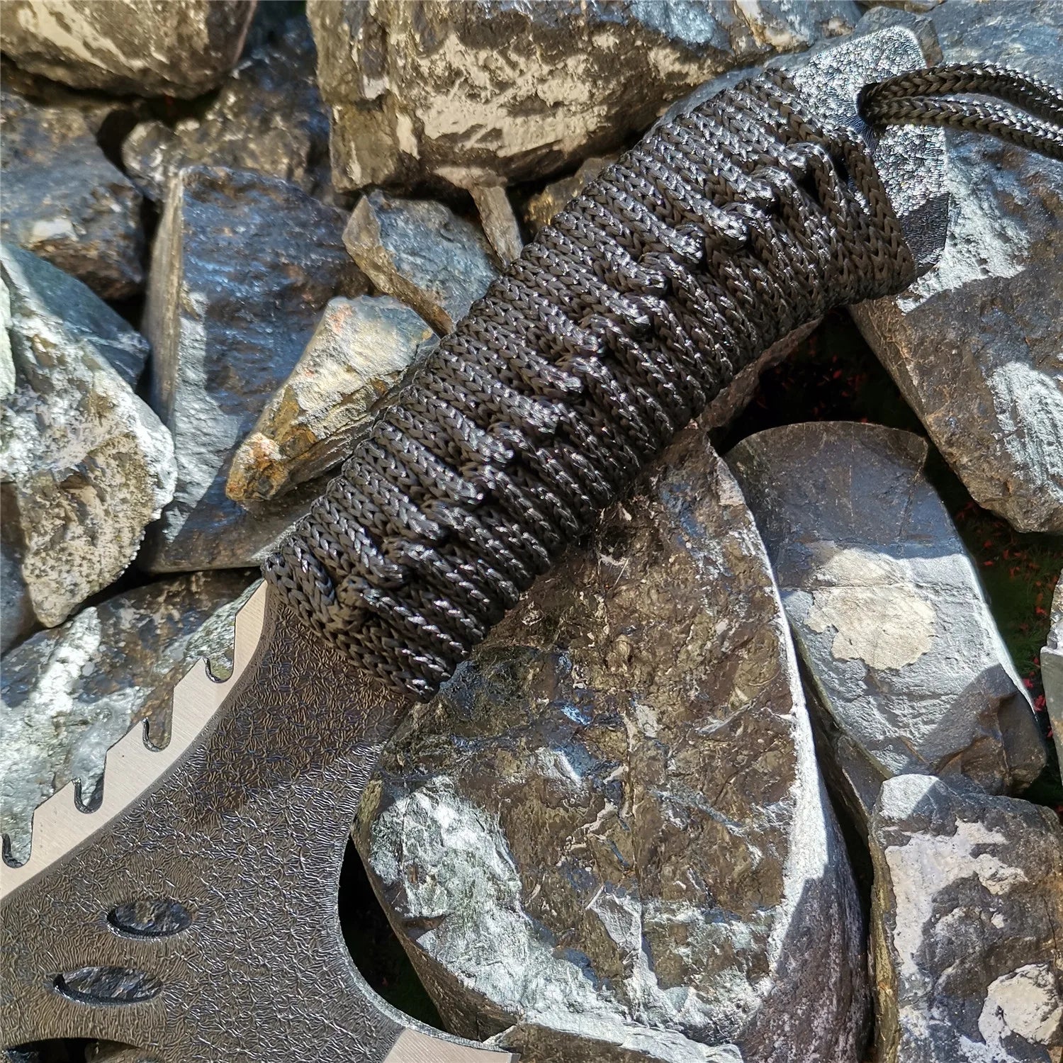 Portable Tomahawk Outdoor Jungle Camping Tool Nylon Cord Binding Handle Multifunctional Life-saving Axe Self Defense Hunting Axe