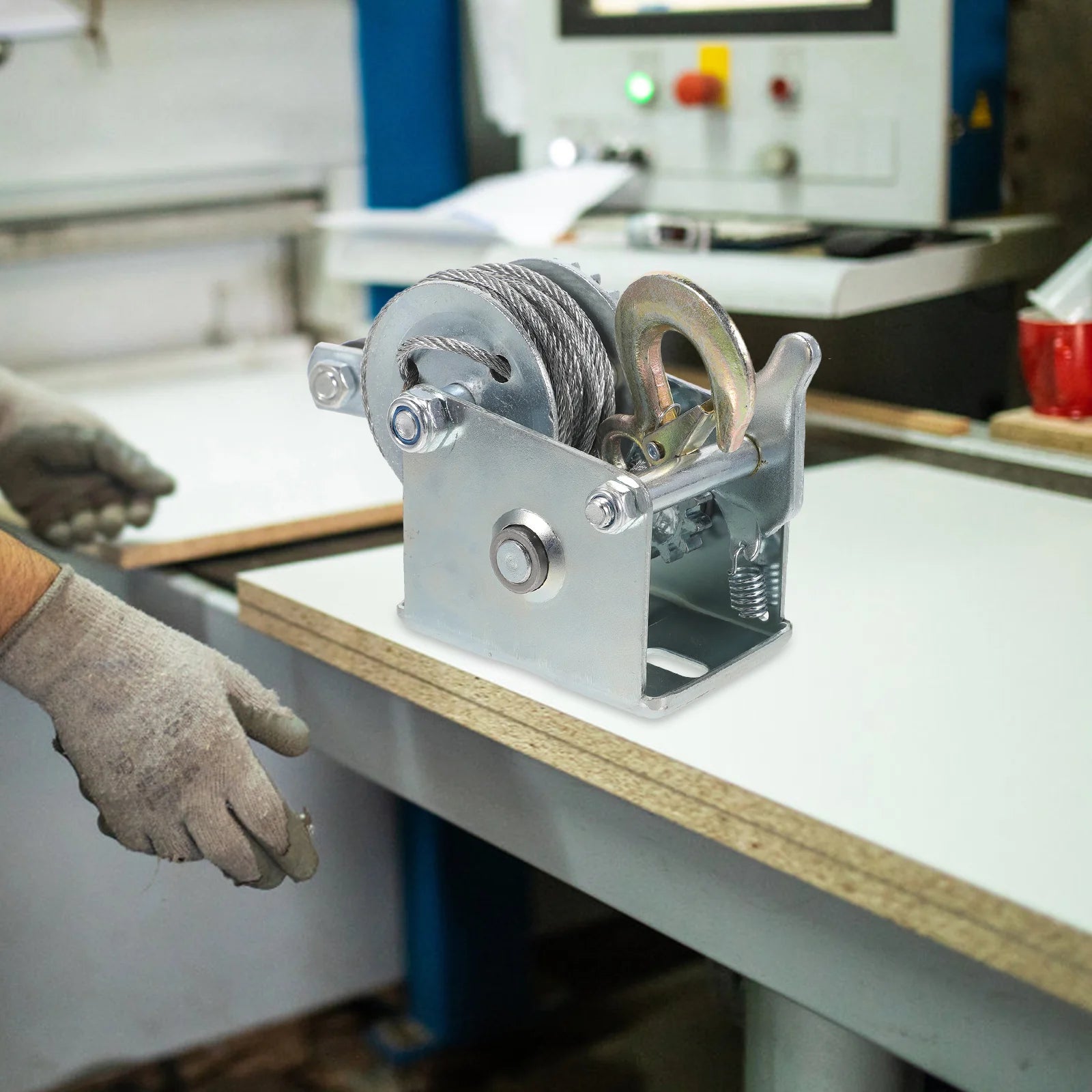 Hand Winch 600-3000 Pounds Manual Winch Wire Rope Traction Hoisting Winch Complete Specifications Winches Squeaks